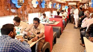 Bengaluru hoteliers plan switch to cash transactions after 0.4 pc